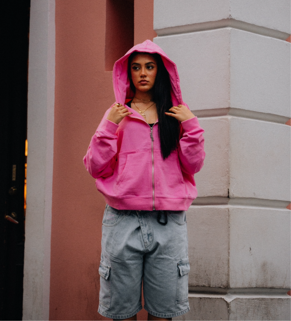 Sudadera con capucha rosa con cremallera