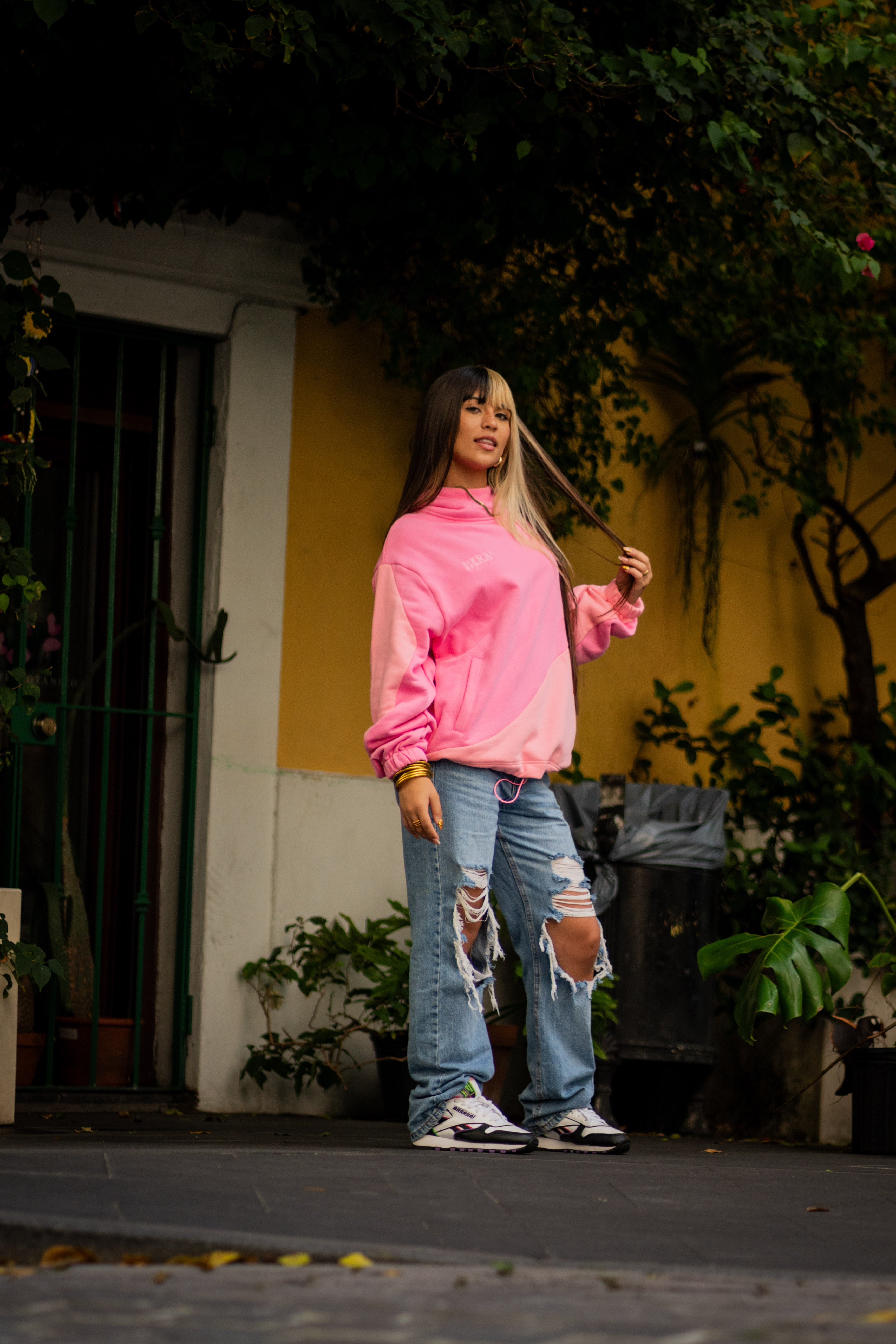 Sudadera con capucha rosa navideña