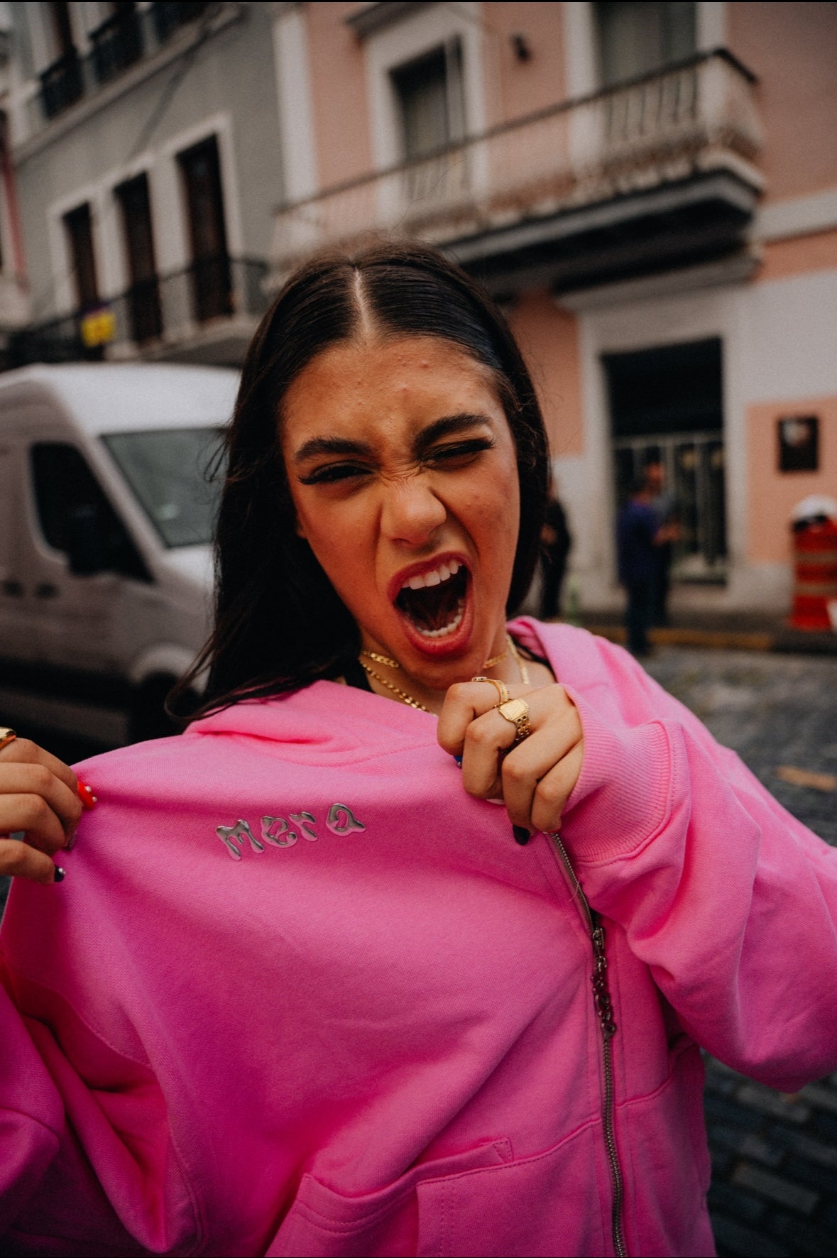 Sudadera con capucha rosa con cremallera