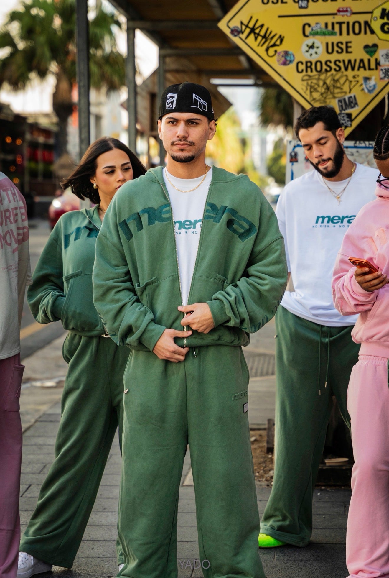 Chaqueta verde con cremallera