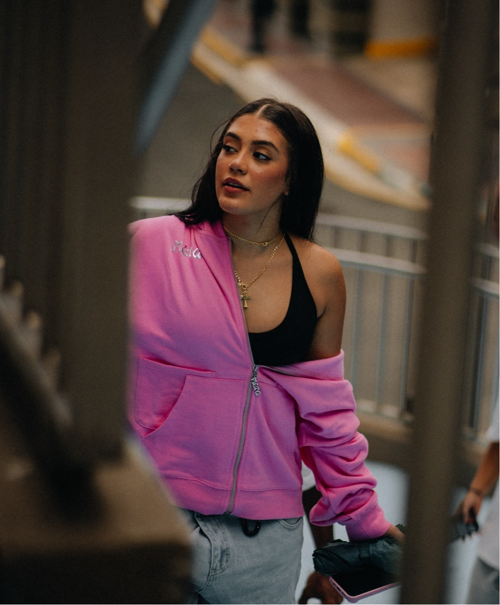 Sudadera con capucha rosa con cremallera
