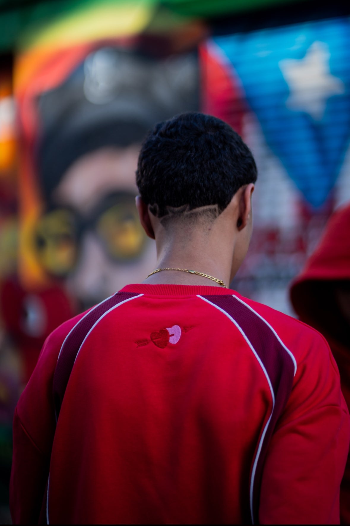 Camiseta roja contorneada