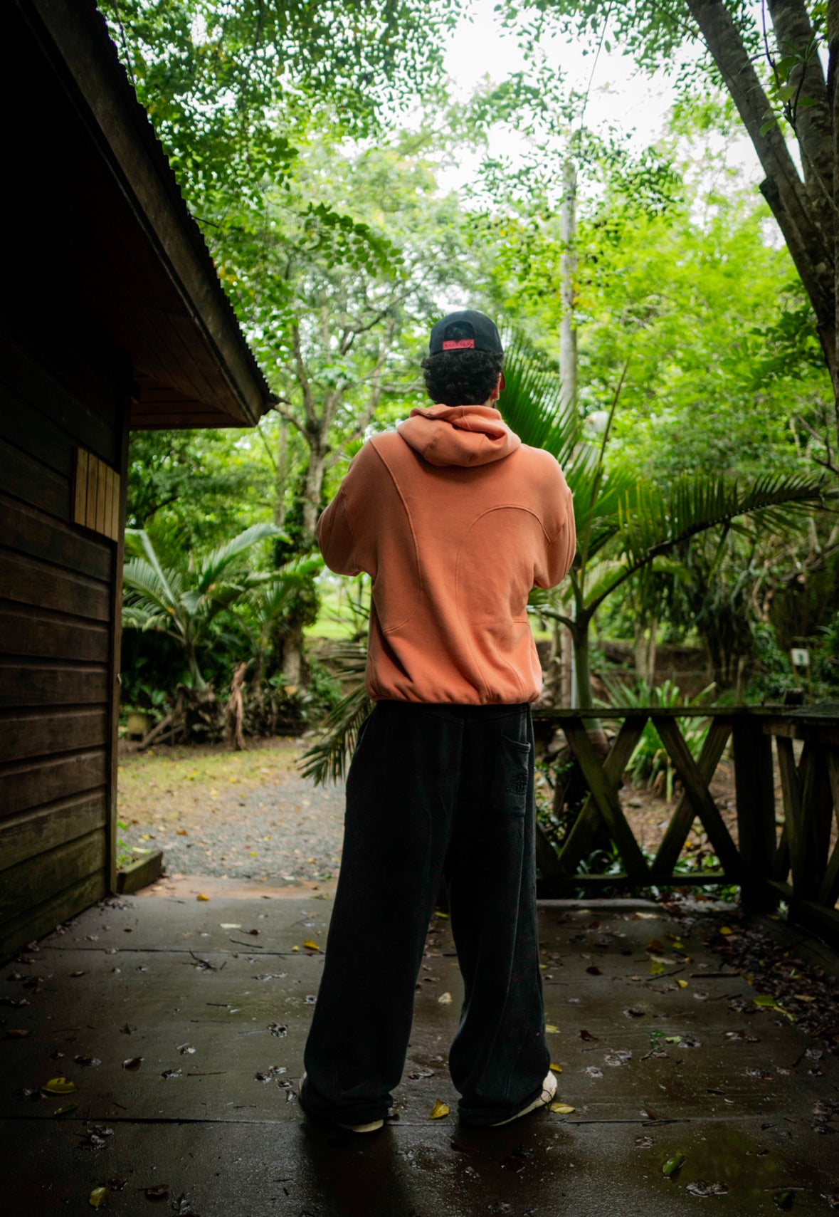 Sudadera con capucha naranja de NRNS