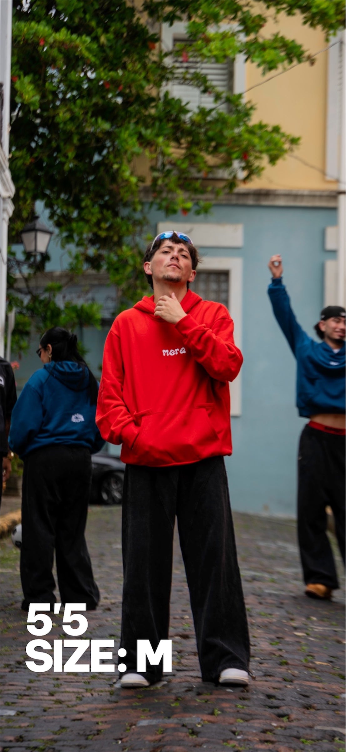 Sudadera con Capucha Roja Básica