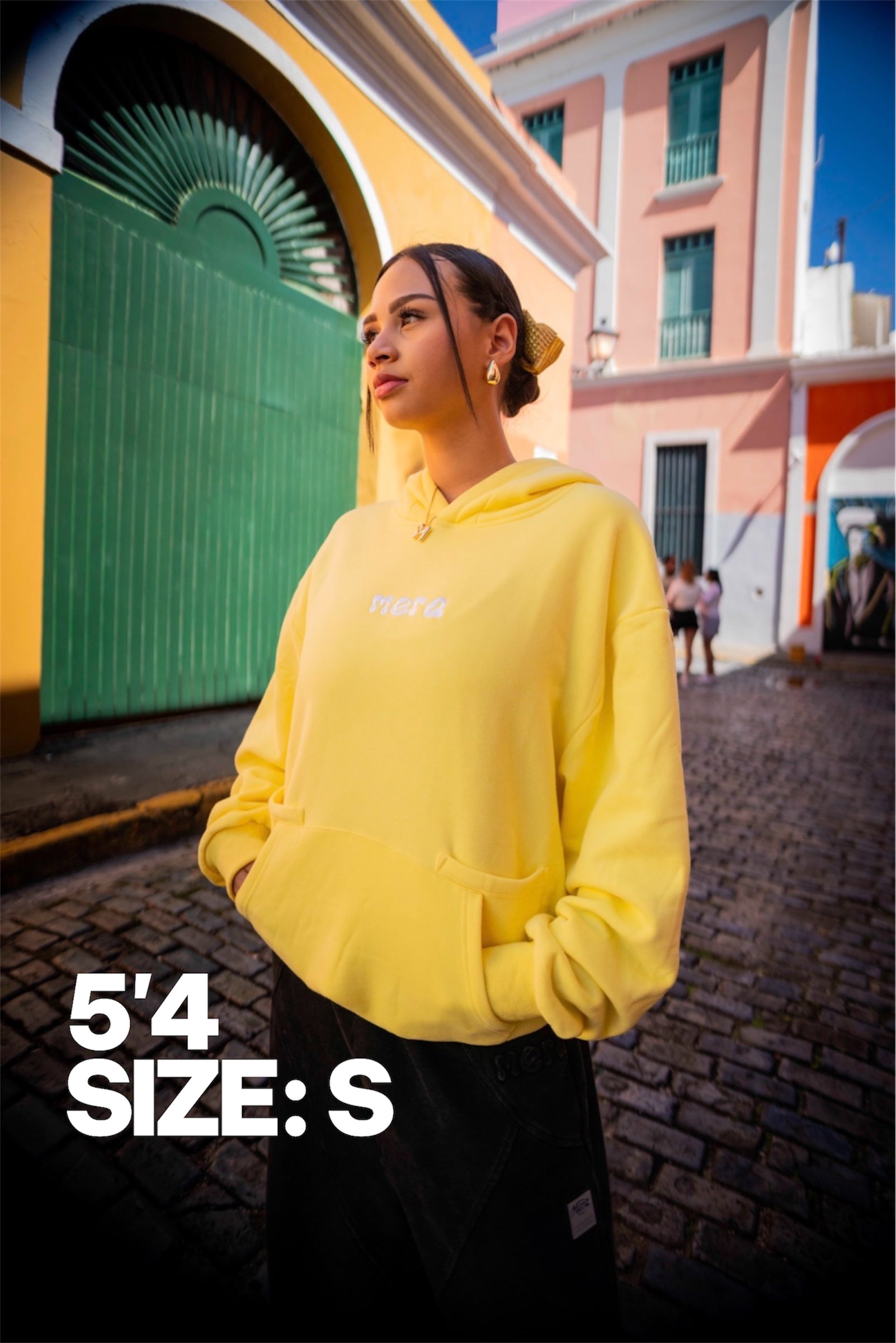 Sudadera amarilla con capucha Básicos