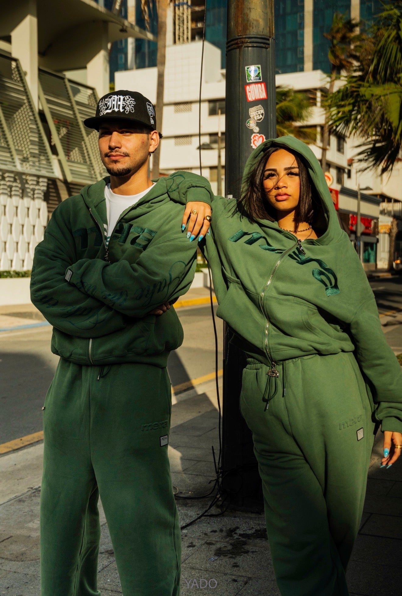 Chaqueta verde con cremallera