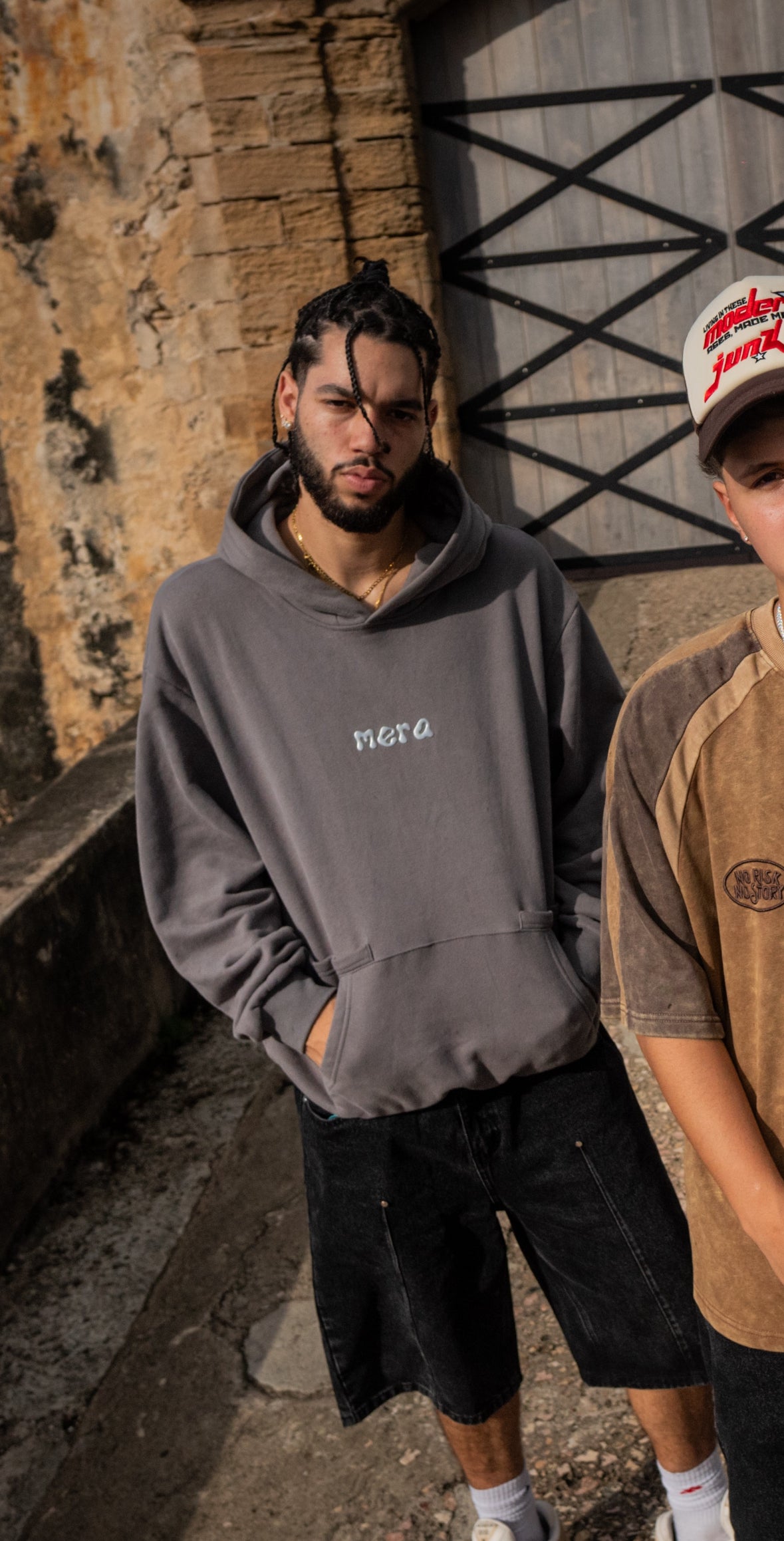 Sudadera gris con capucha cBasics (REPOSICIÓN)