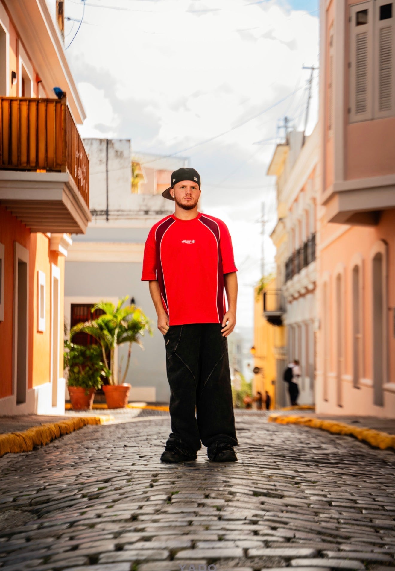 Camiseta roja contorneada